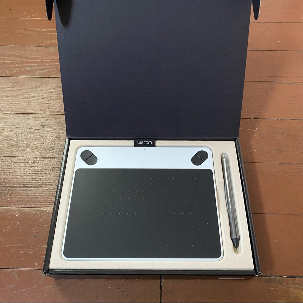 Wacom Intuos Small White Graphics Drawing Tablet With All Original Accessories